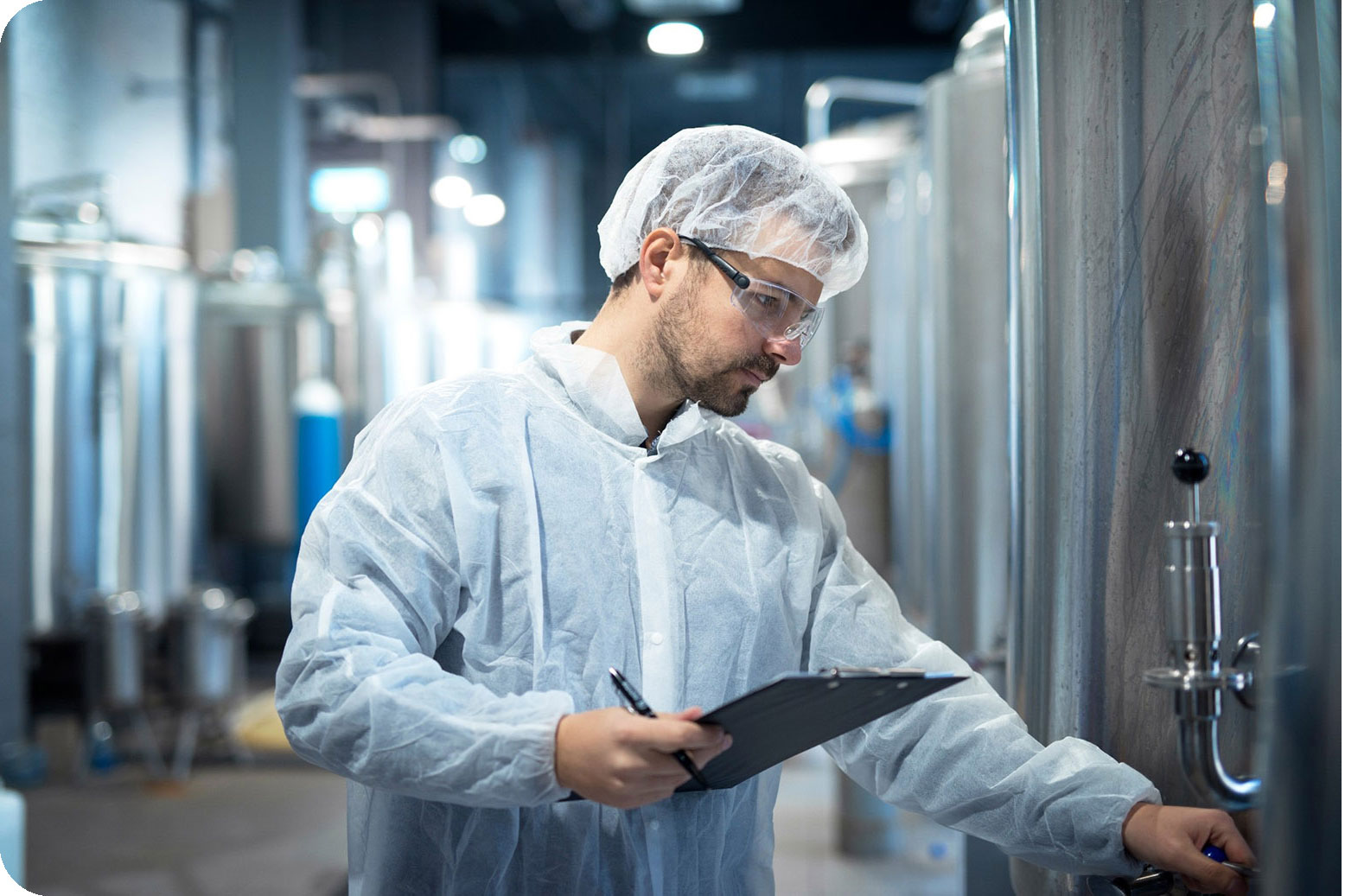 Worker with a hairnet on